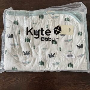 Kyte Baby Toddler Blanket Platinum Exclusive Summit New in bag!